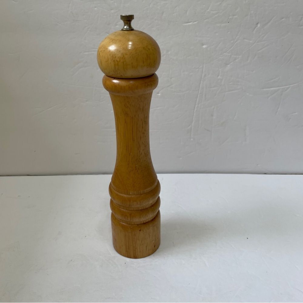 VINTAGE CHEF SPECIAL‎ WOODEN PEPPER MILL